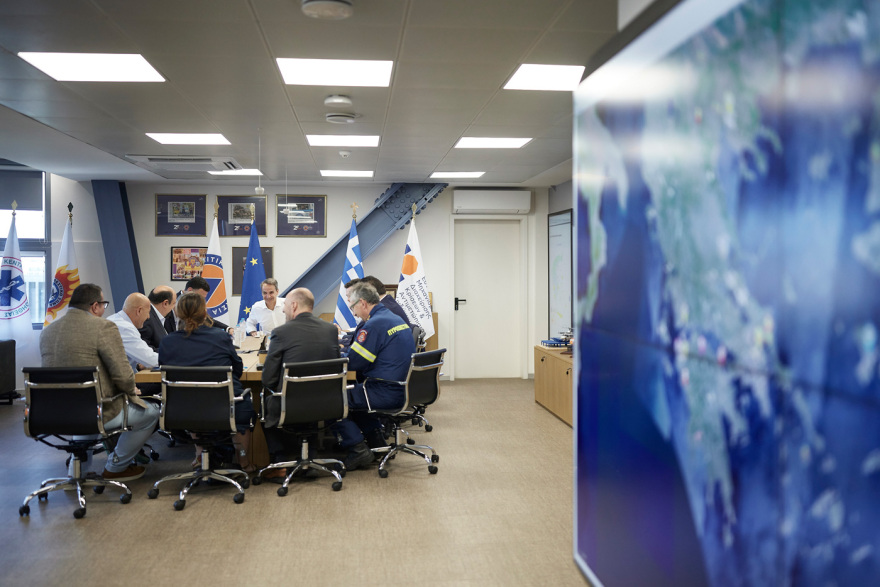 Μητσοτάκης: «Απόλυτη εγρήγορση, θα πάρουμε νέα αεροσκάφη και ελικόπτερα» - Σύσκεψη  για την αντιπυρική περίοδο