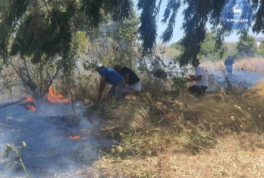 Φωτιά στη Ρόδο: Εκκενώθηκε προληπτικά ξενοδοχείο 