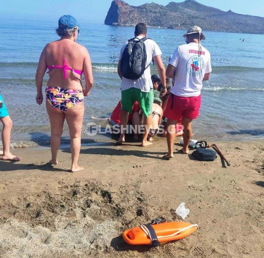 Χανιά: Λουόμενη ανασύρθηκε χωρίς τις αισθήσεις της – Δείτε βίντεο