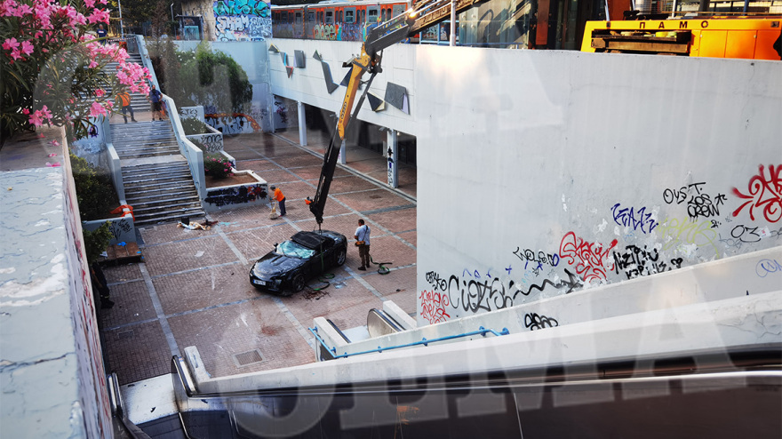 Νέο Ηράκλειο: Αυτοκίνητο «βούτηξε» στο κενό στο σταθμό του ΗΣΑΠ - Νεκρός ο οδηγός