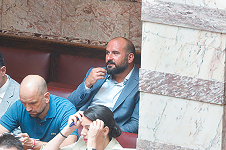 Όταν ο Τζανακόπουλος έπιασε τον Ρήγα από τον γιακά: «Πασόκια, βρωμοπασόκια, μας καταστρέψατε»