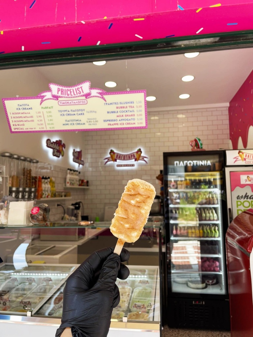 Θεσσαλονίκη: Η μπουγάτσα έγινε κατά λάθος… παγωτό ξυλάκι και κάνει θραύση στους τουρίστες