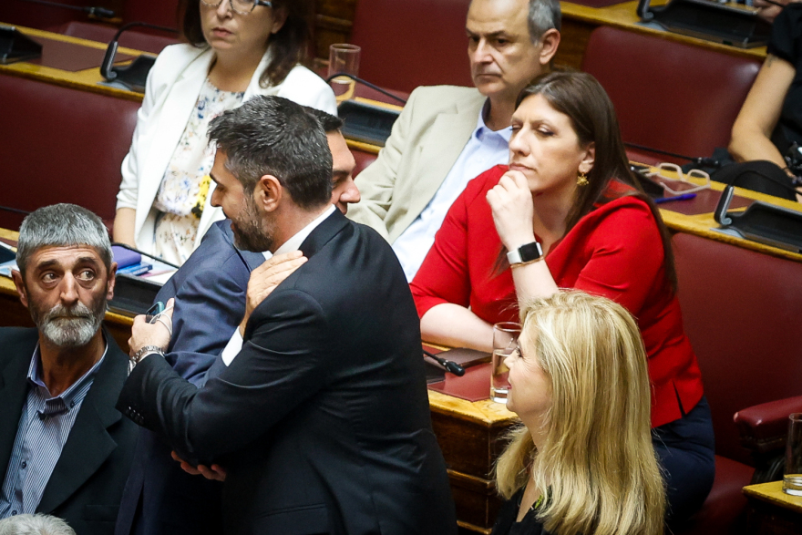 Βουλή: Το βλέμμα της Ζωής Κωνσταντοπούλου μόλις συνάντησε τον Τσίπρα - Δείτε φωτογραφίες