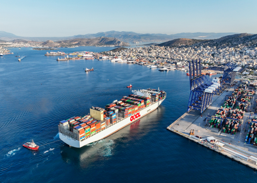 «OOCL Piraeus»: Έδεσε στο Νέο Ικόνιο ένα από τα μεγαλύτερα container ship στον κόσμο (φωτογραφίες)