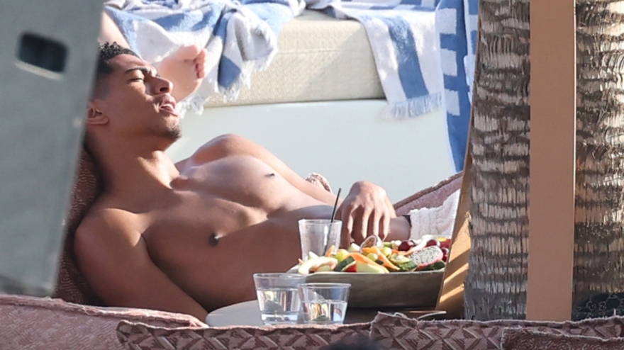 Τζουντ Μπέλιγχαμ: Οι φωτογραφίες του άσου της Ρεάλ από τις διακοπές στη Μύκονο