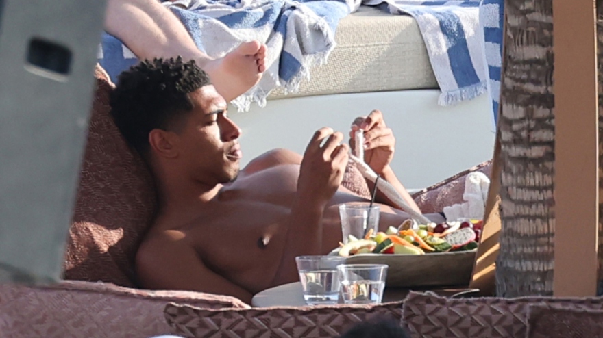 Τζουντ Μπέλιγχαμ: Οι φωτογραφίες του άσου της Ρεάλ από τις διακοπές στη Μύκονο