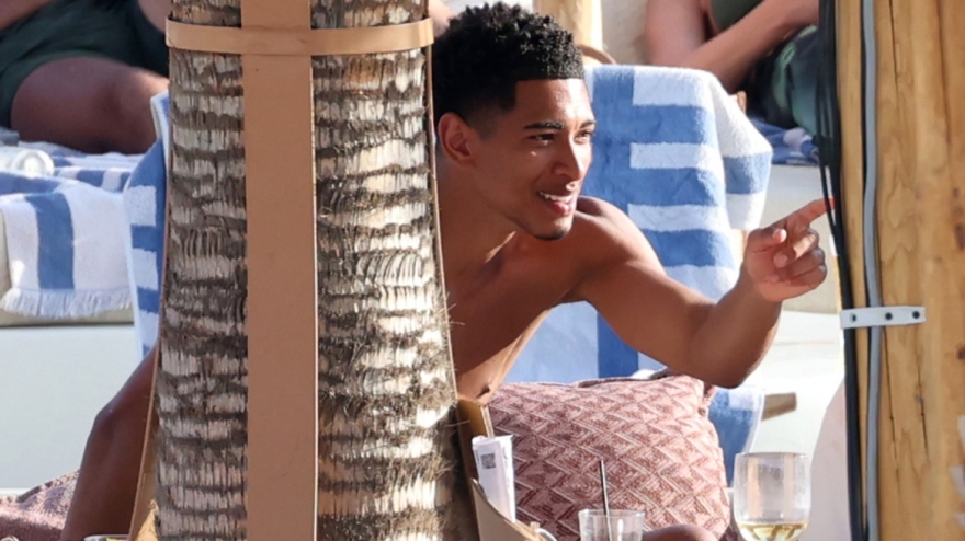 Τζουντ Μπέλιγχαμ: Οι φωτογραφίες του άσου της Ρεάλ από τις διακοπές στη Μύκονο