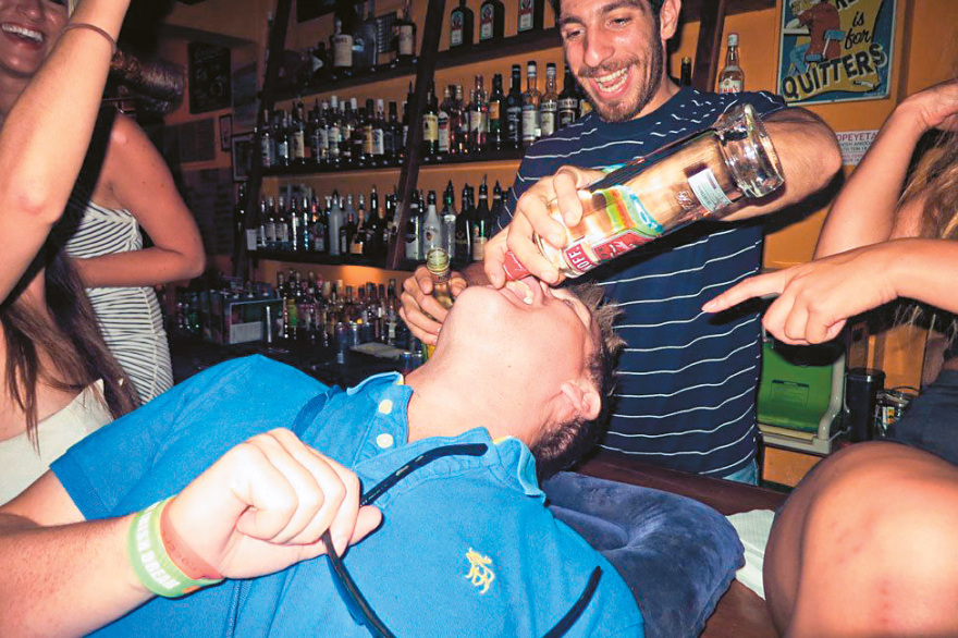 Οδοιπορικό στην Ίο: Οι διακοπές αποφοίτησης κατέληξαν σε ιρλανδική τραγωδία 