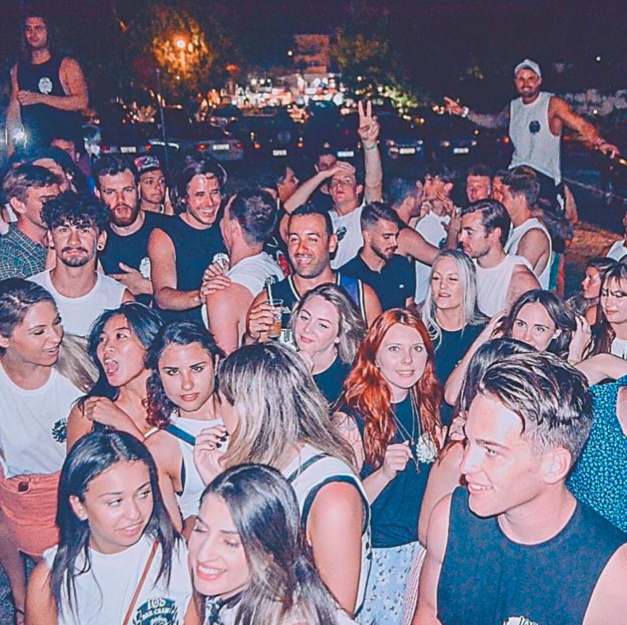 Οδοιπορικό στην Ίο: Οι διακοπές αποφοίτησης κατέληξαν σε ιρλανδική τραγωδία 