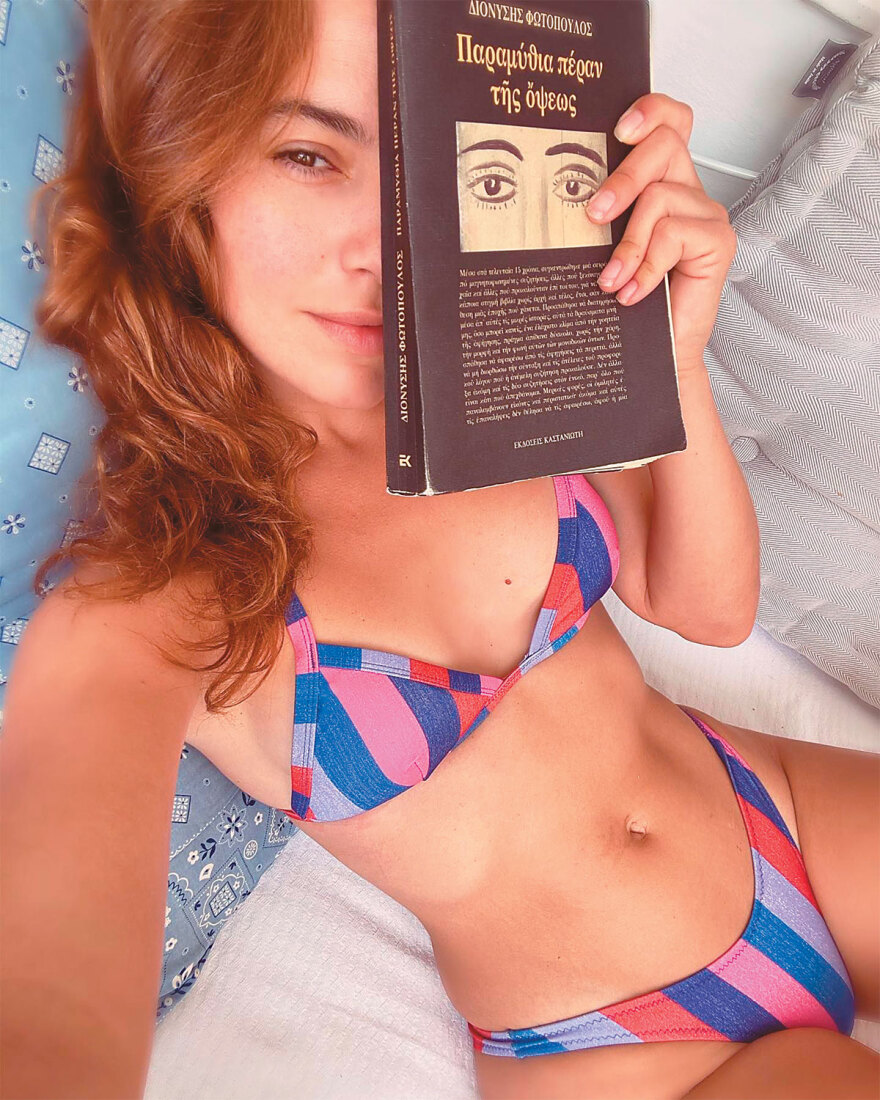 Ποια είναι η Μελία Κράιλινγκ που θα δούμε από το «Emily in Paris» στους «Πανθέους»