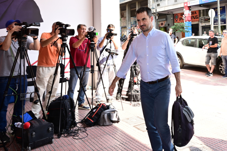 ΣΥΡΙΖΑ: Αδιάκοπες ζυμώσεις και «οργιώδες» παρασκήνιο στην Πολιτική Γραμματεία για την κούρσα της διαδοχής