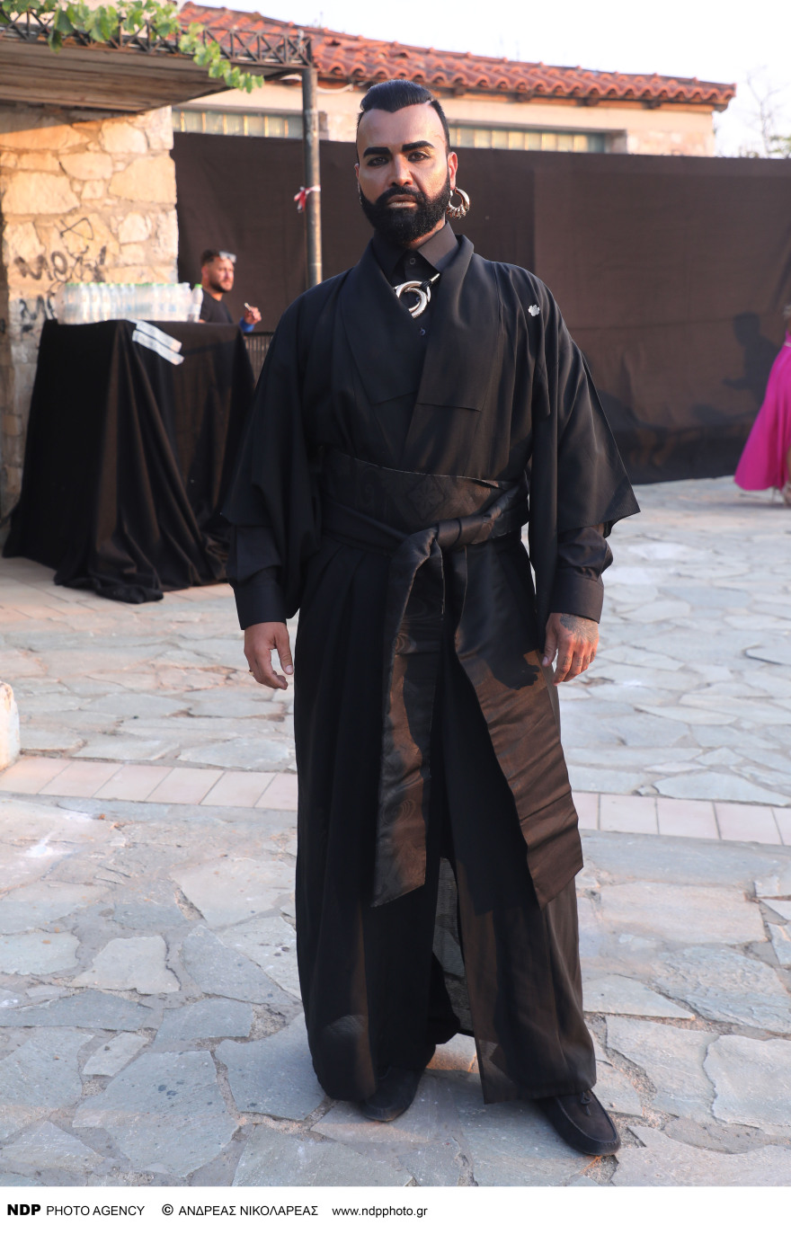 Κονδυλάτος: Viral στο Twitter με την εμφάνισή του στο Γαλάτσι - «Τι ντουκόχρωμα πέρασε στο πρόσωπο;»