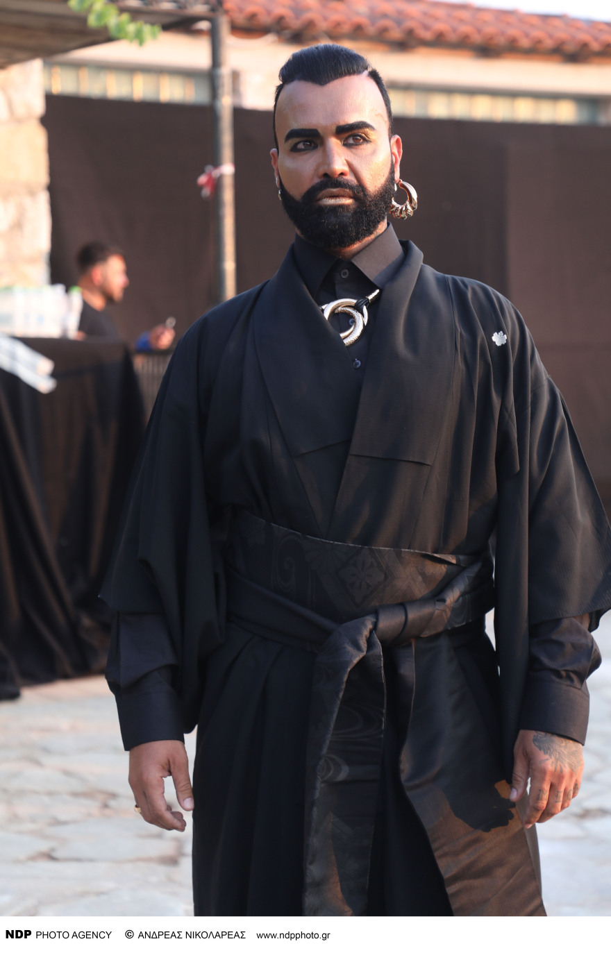 Κονδυλάτος: Viral στο Twitter με την εμφάνισή του στο Γαλάτσι - «Τι ντουκόχρωμα πέρασε στο πρόσωπο;»