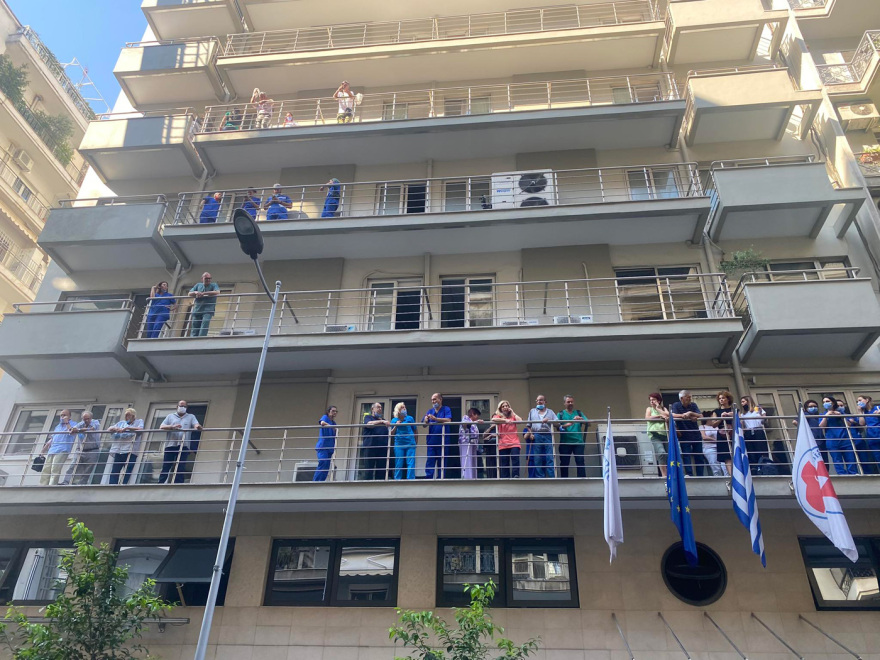 Φωτιά σε κλινική στο κέντρο της Θεσσαλονίκης - Απομακρύνθηκαν οι ασθενείς 