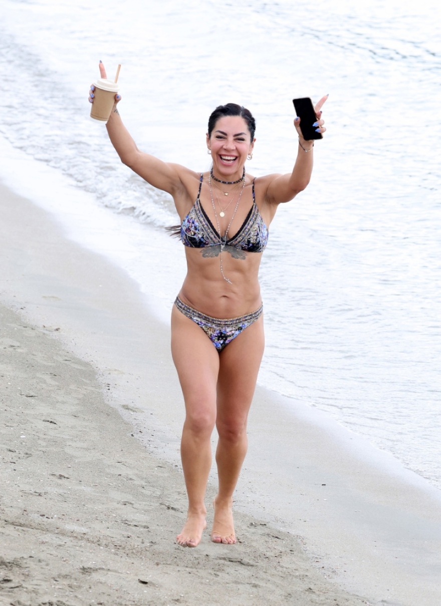 Μαριάντα Πιερίδη: Ποζάρει με μαγιό στη Βουλιαγμένη - Δείτε τις φωτογραφίες