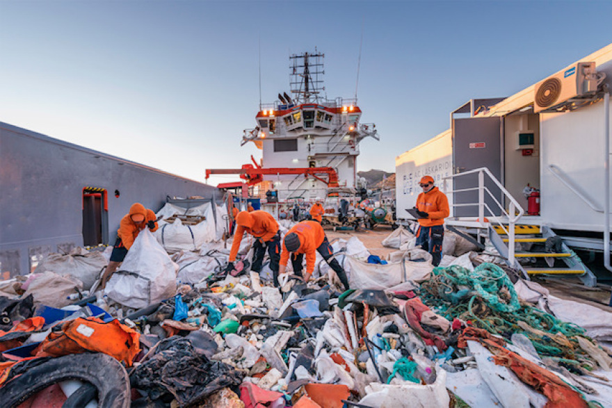 Πώς ο «Τυφώνας» του Κοινωφελούς Ιδρύματος Αθανάσιος Κ. Λασκαρίδης σαρώνει τα απορρίμματα στη Σάμο - Δείτε βίντεο