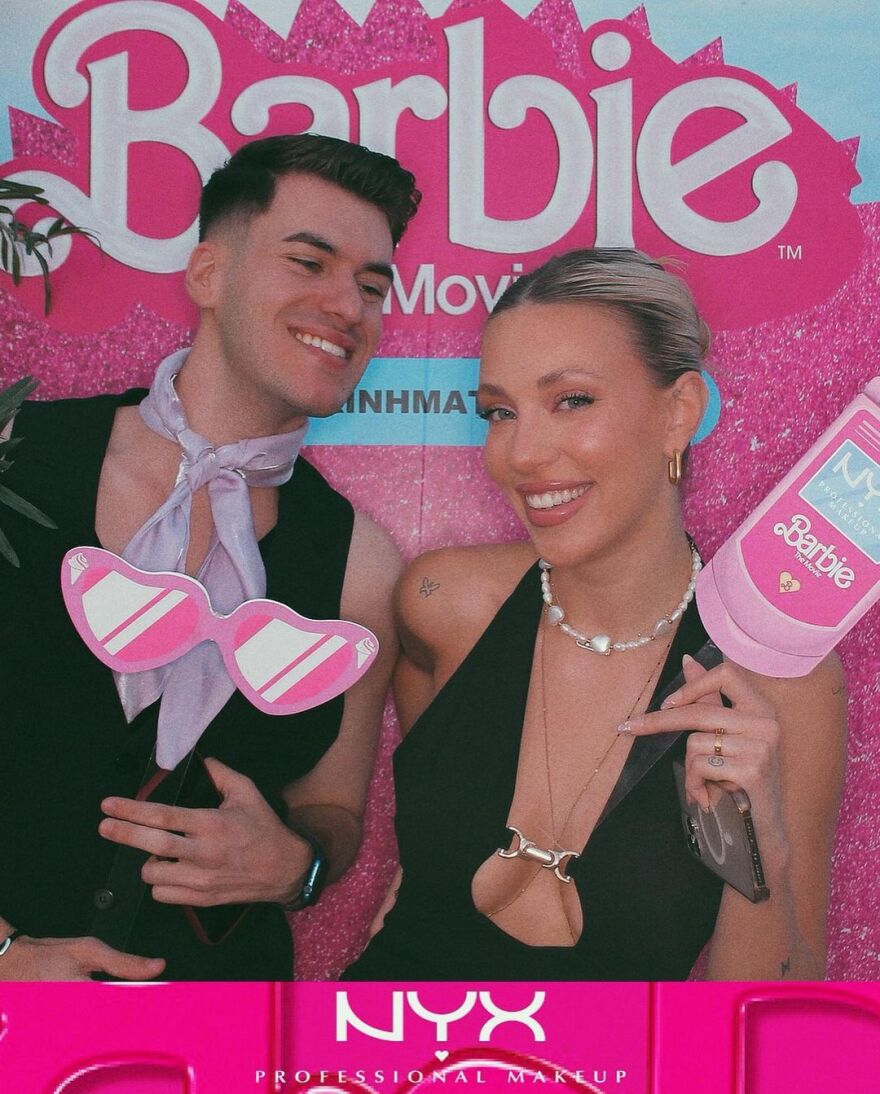 Γαρυφαλλιά Καληφώνη: Ντύθηκε... Barbie χήρα - Δείτε φωτογραφίες