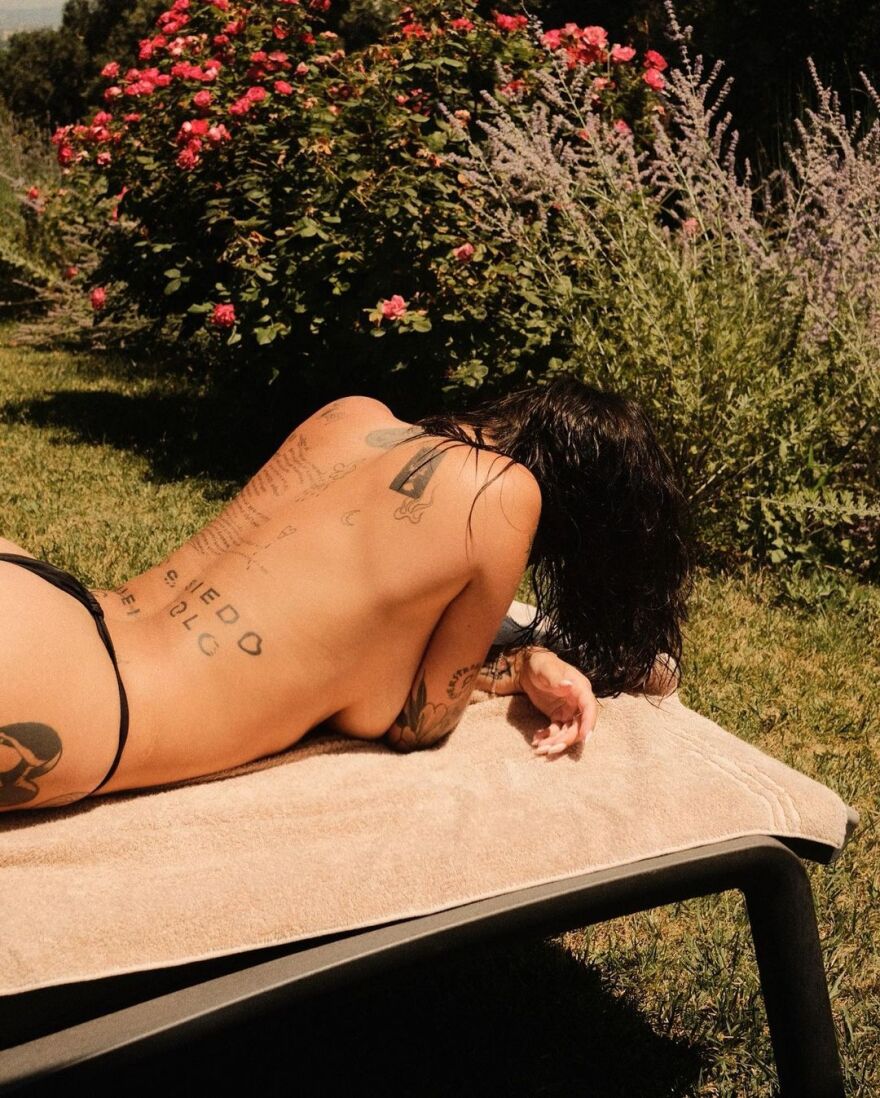 Νταμιάνο Νταβίντ: «Απαντά» στη γυμνή φωτογραφία της πρώην του... γυμνός!