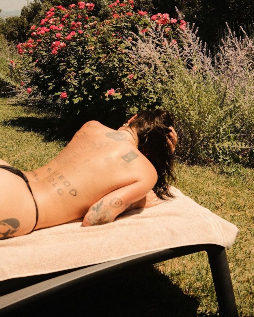 Νταμιάνο Νταβίντ: «Απαντά» στη γυμνή φωτογραφία της πρώην του... γυμνός!