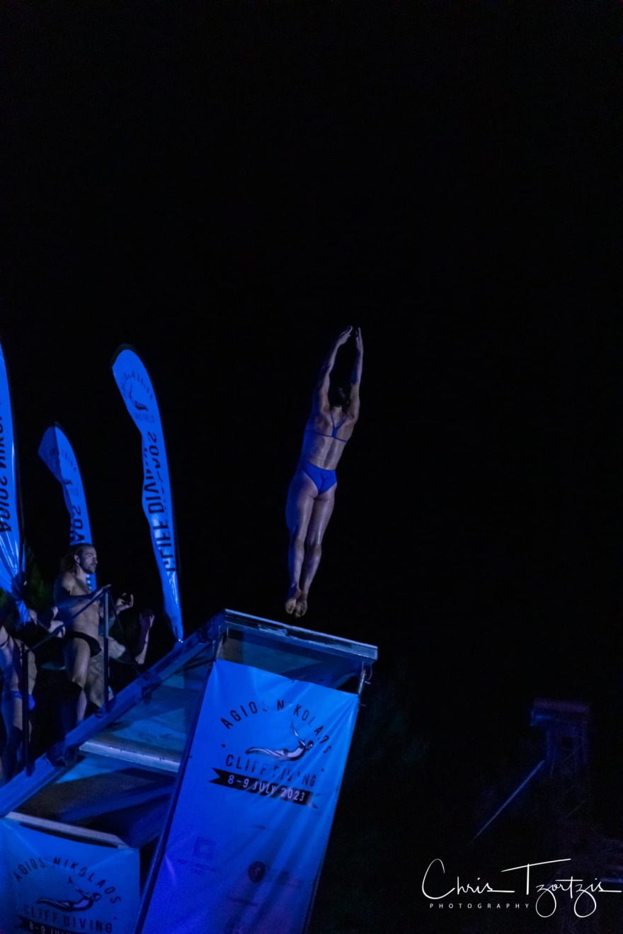 Agios Nikolaos Cliff Diving: Μοναδικές στιγμές στον Άγιο Νικόλαο - Δείτε βίντεο