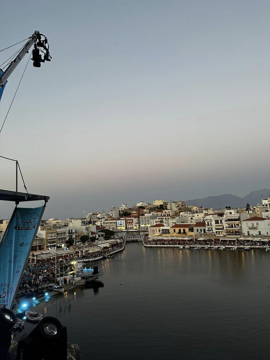 Agios Nikolaos Cliff Diving: Μοναδικές στιγμές στον Άγιο Νικόλαο - Δείτε βίντεο