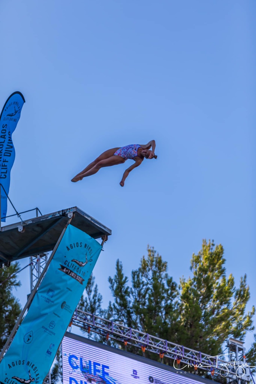 Agios Nikolaos Cliff Diving: Μοναδικές στιγμές στον Άγιο Νικόλαο - Δείτε βίντεο
