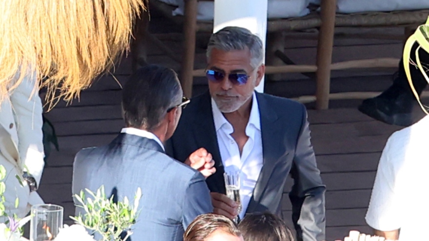 Τζορτζ Κλούνεϊ: Νέες φωτογραφίες του από τη Μύκονο