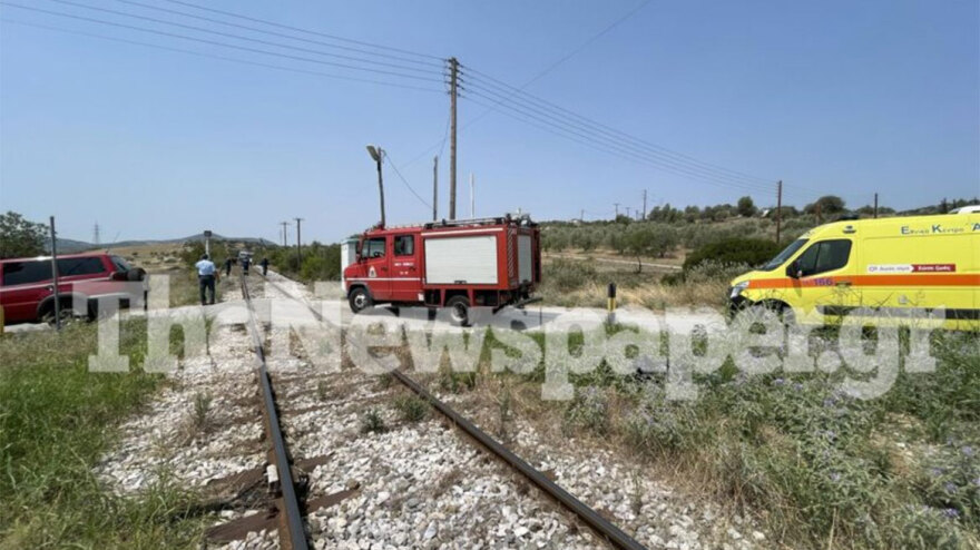 Βόλος: Μοτοσικλέτα παραβίασε τις μπάρες και έπεσε επάνω σε αμαξοστοιχία - Καθυστερήσεις στα δρομολόγια