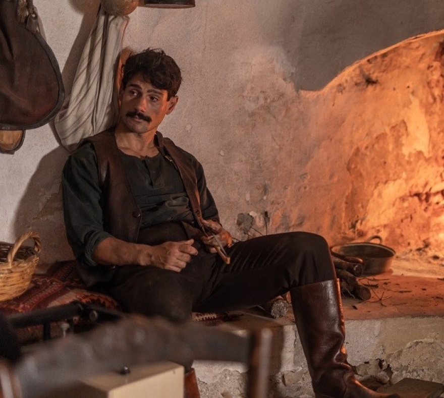 17 Κλωστές - Πάνος Βλάχος: Aγνώριστος ο ηθοποιός στη νέα σειρά που πρωταγωνιστεί