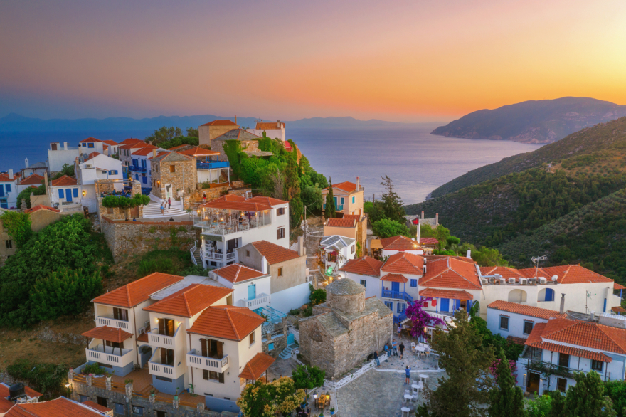 Η Figaro εκθειάζει την Αλόννησο: Ο «ναός» της κατάδυσης στην Ελλάδα