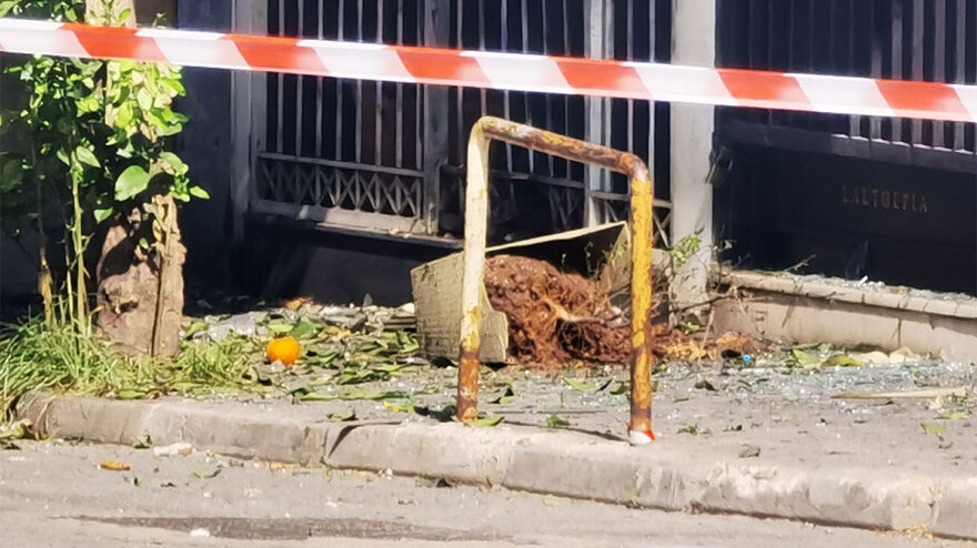 Δύο εκρηκτικοί μηχανισμοί στην Τεκτονική Στοά στην Αχαρνών - Οι δράστες είχαν τηλεφωνήσει στο 112