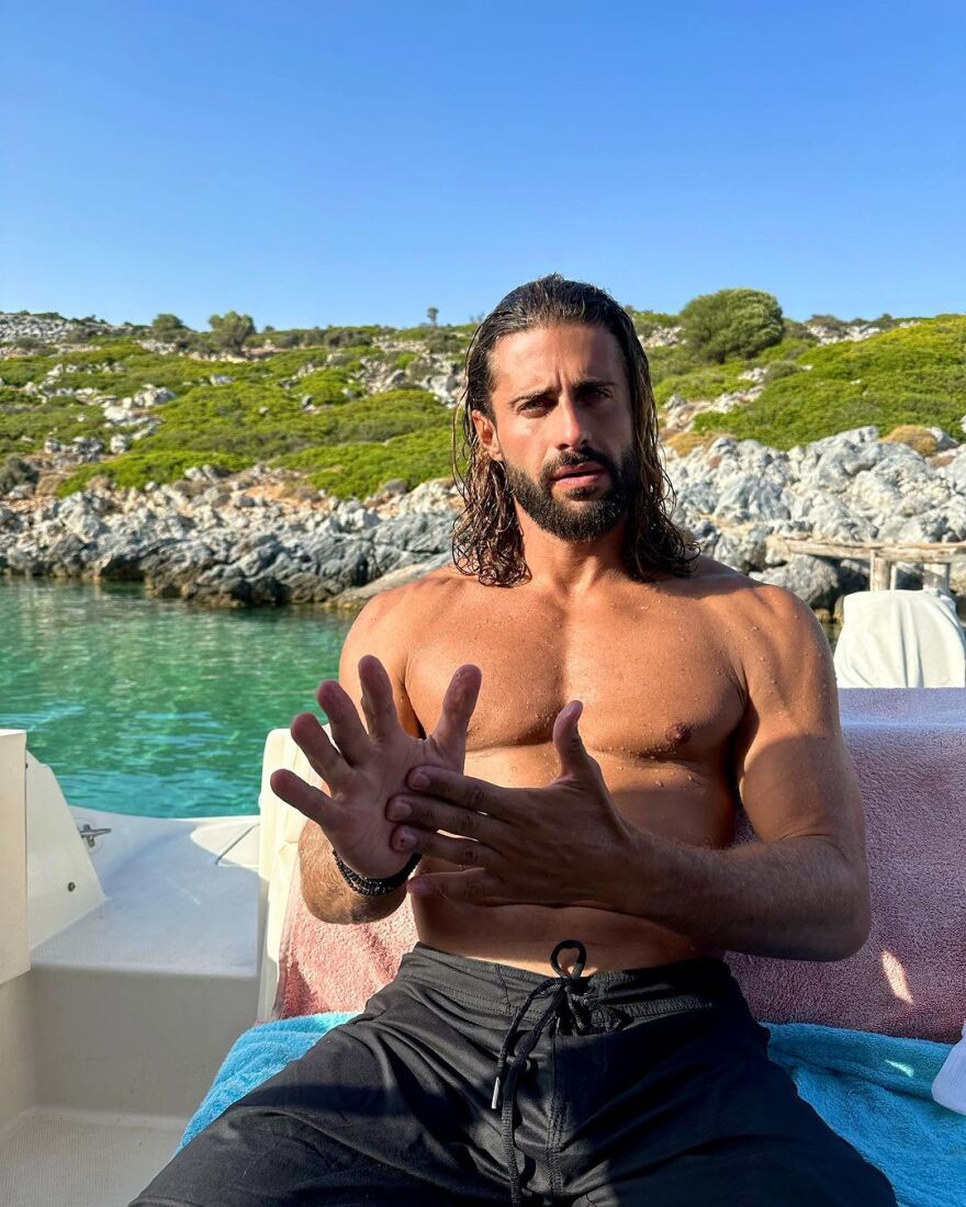 Κωνσταντίνος Βασάλος: Πήγε για διακοπές στη Σκύρο - Δείτε φωτογραφίες