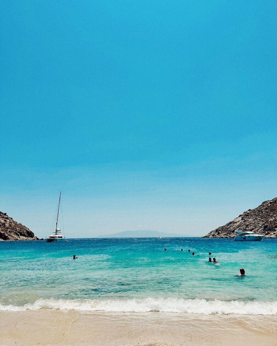 Βίκυ Καγιά: Με την κόρη της στην παραλία - Δείτε φωτογραφίες