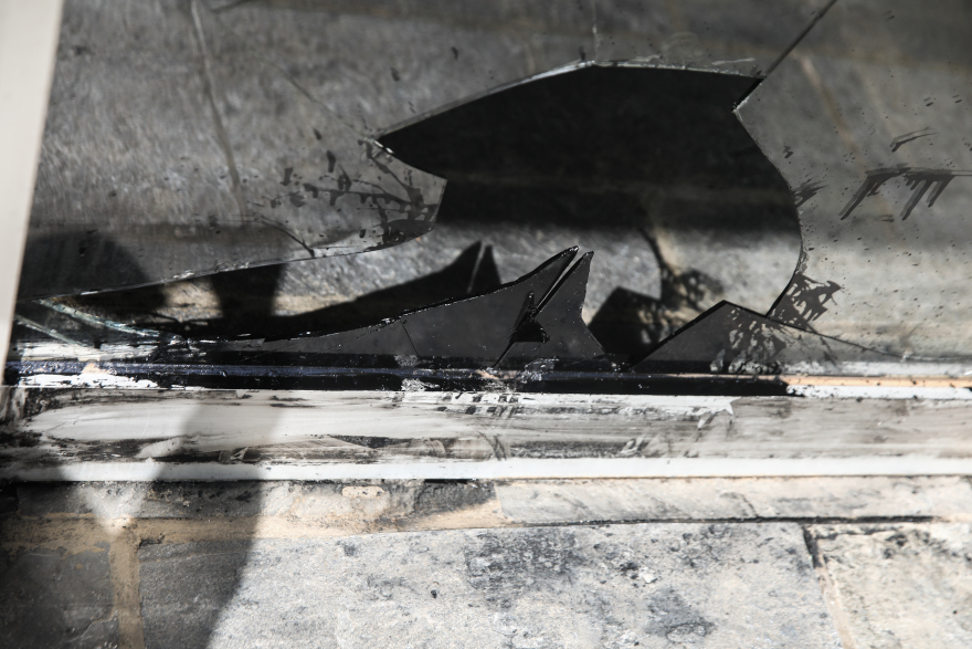 Σπαρτιάτες: Άγνωστοι έγραψαν συνθήματα στα γραφεία τους στο Παλαιό Φάληρο