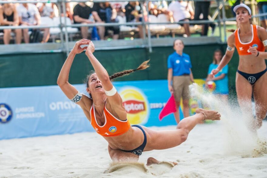 Μπιτς βόλεϊ, Athens Golden Cup: Τρομερό θέαμα και γεμάτες κερκίδες στα ματς των γυναικών - Δείτε φωτογραφίες