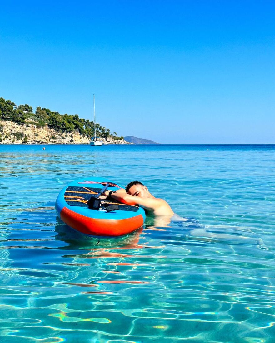 Κώστας Φραγκολιάς: Σε εξόρμηση στην Αλόννησο με τη σύντροφό του 