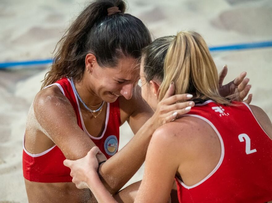 Μπιτς βόλεϊ, Athens Golden Cup: Τρομερό θέαμα και γεμάτες κερκίδες στα ματς των γυναικών - Δείτε φωτογραφίες