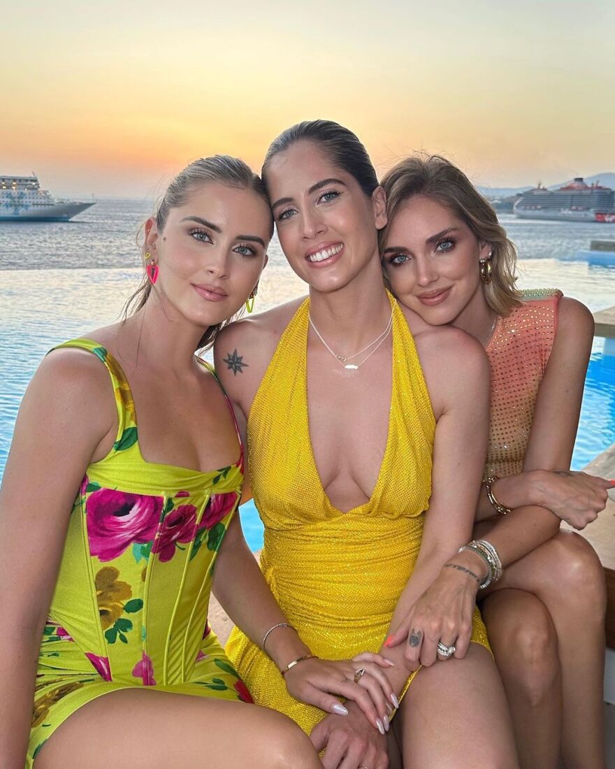 Φωτογραφίες: Η Κιάρα Φεράνι «κατακλύζει» το Instagram της με στιγμιότυπα από την Ελλάδα