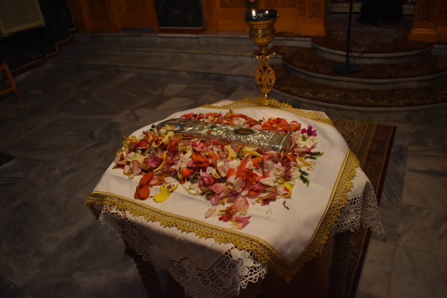 Ταξίδεψε από τη Σύρο στη Ροδόπη για να προσκυνήσει το λείψανο της Αγίας Μαρίνας - Έφτασε γονατιστός στο ναό