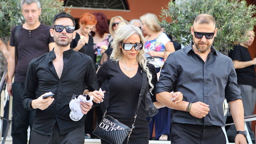 Γιάννης Φλωρινιώτης: «Δεν έχω πιστέψει ακόμα ότι έχει πεθάνει», λέει η σύζυγός του στο μνημόσυνο στη μνήμη του