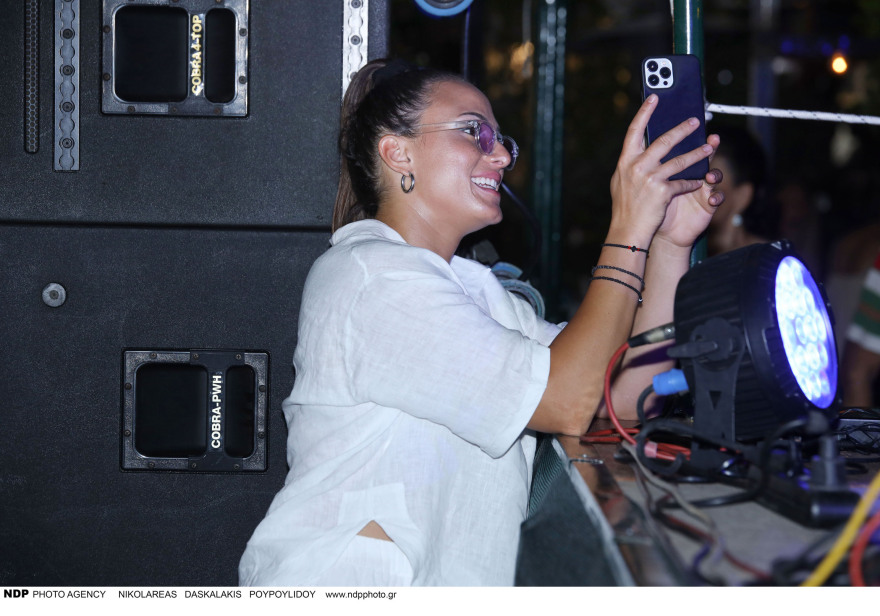 Φωτογραφίες: Η Ασημίνα Χατζηανδρέου στη συναυλία του Χρήστου Δάντη στην Καισαριανή