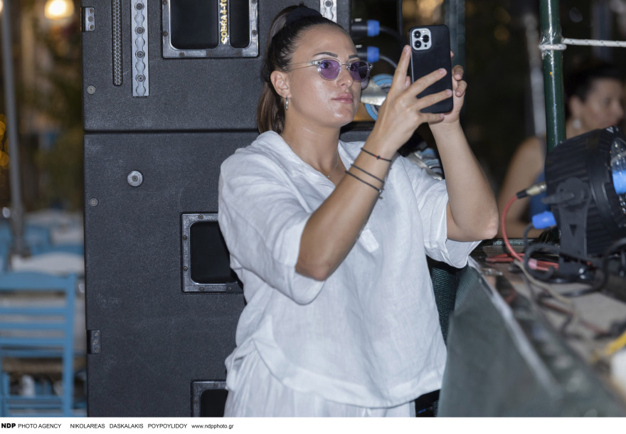 Φωτογραφίες: Η Ασημίνα Χατζηανδρέου στη συναυλία του Χρήστου Δάντη στην Καισαριανή