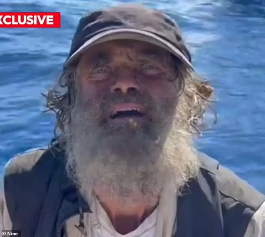 Ναυαγός στον Ειρηνικό επιβίωσε μαζί με τον σκύλο του για μήνες με ωμά ψάρια και βρόχινο νερό