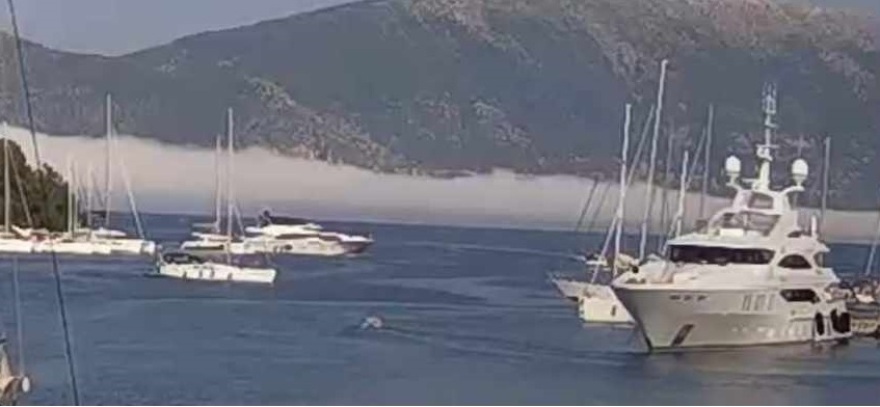 Ιθάκη:  «Λευκό πέπλο» σκέπασε την Άτοκο στο Ιόνιο - Πώς προκλήθηκε το φαινόμενο