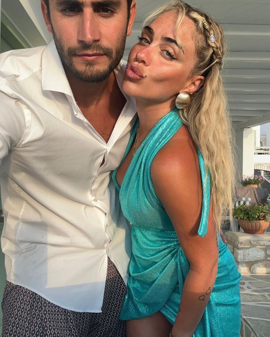 Κόνι Μεταξά – Μάριος Καπότσης: Φωτογραφίες από το ταξίδι τους στην Πάρο