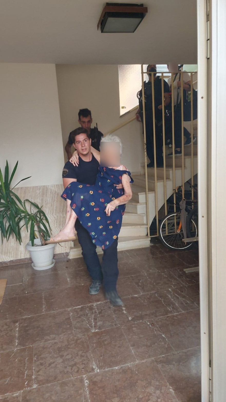  Φωτιές σε Κουβαρά - Λουτράκι: 146 απεγκλωβισμοί πολιτών από την ΕΛΑΣ