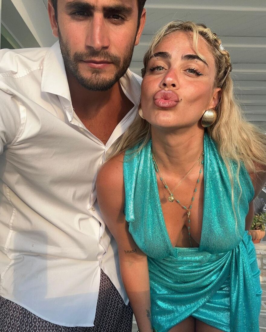 Κόνι Μεταξά – Μάριος Καπότσης: Φωτογραφίες από το ταξίδι τους στην Πάρο