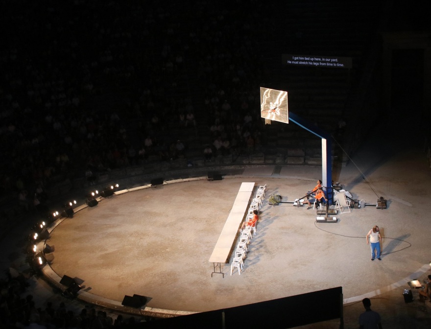 Λένα Κιτσοπούλου: «Εμφύλιος» στο Twitter για τους «Σφήκες» στην Επίδαυρο