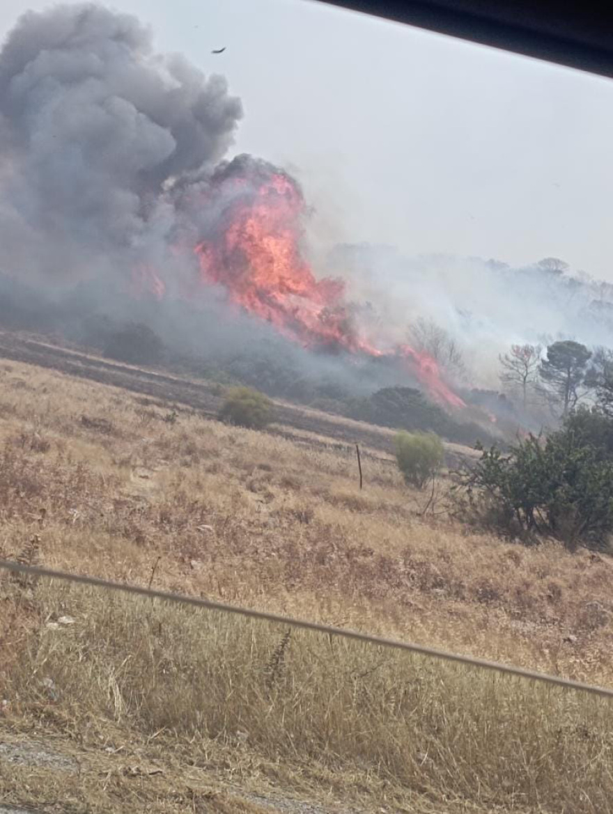 Φωτιές - Κουβαράς: Εθελοντές του Ελληνικού Ερυθρού Σταυρού δίπλα σε πολίτες και πυροσβέστες