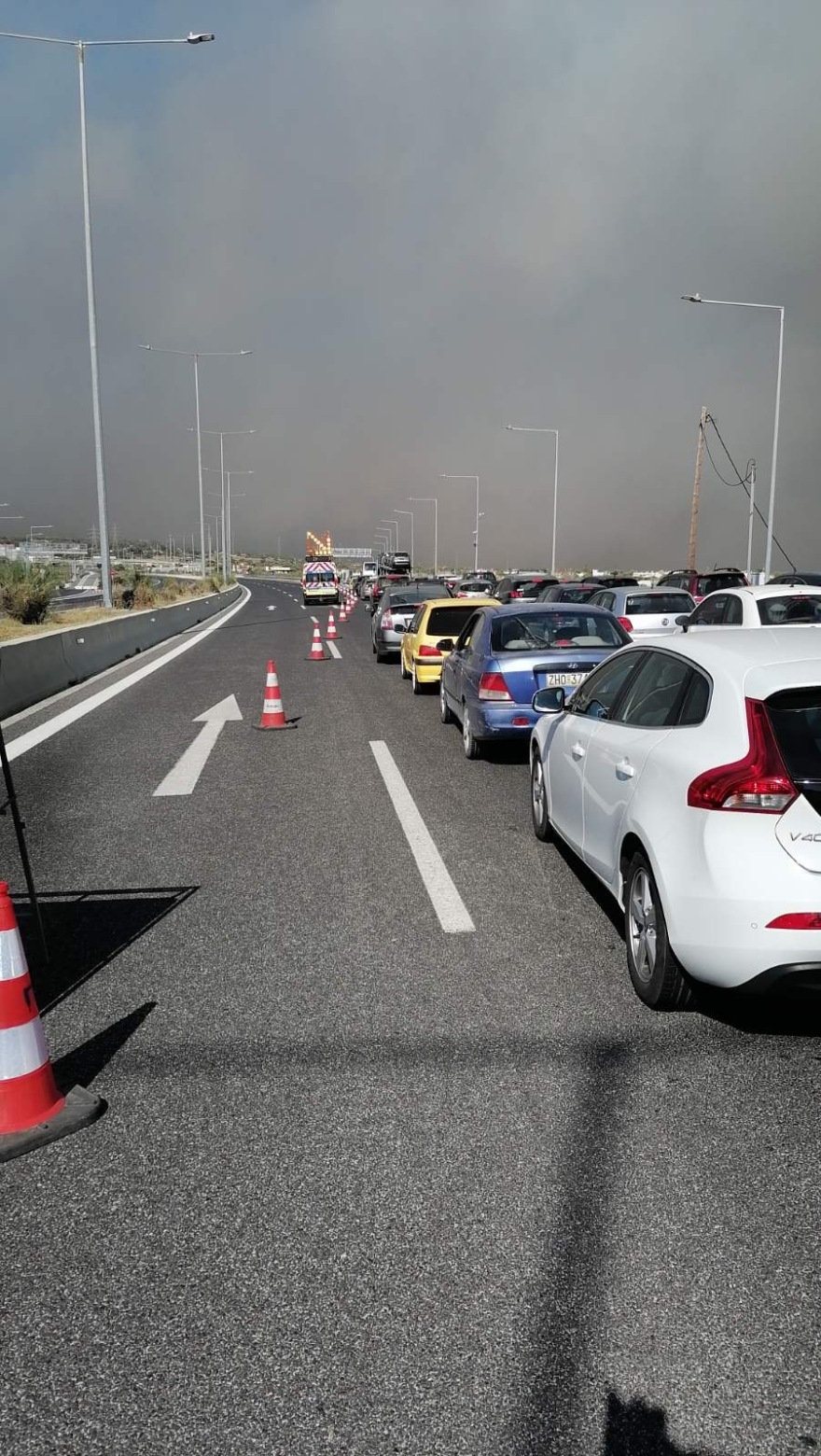 Μεγάλη φωτιά στο Λουτράκι: Έκλεισε η παλαιά και η νέα Εθνική οδός από Αγίους Θεοδώρους έως κόμβο Επιδαύρου